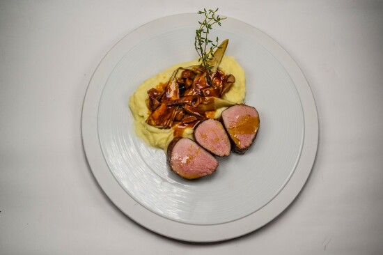 Телешко млечно Ресторант Амая